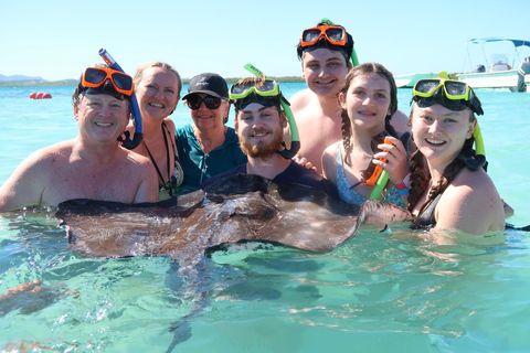 St.John's, Antigua: Stingray City & Long Bay Shore Excursion