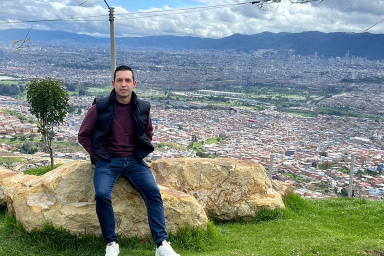 Bogotá: El Paraíso and Cable Car Favelas Tour