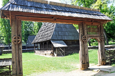 Bucharest: Arc de Triomphe & Village Museum Guided Tour