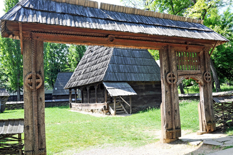 Bucharest: Arc de Triomphe & Village Museum Guided Tour