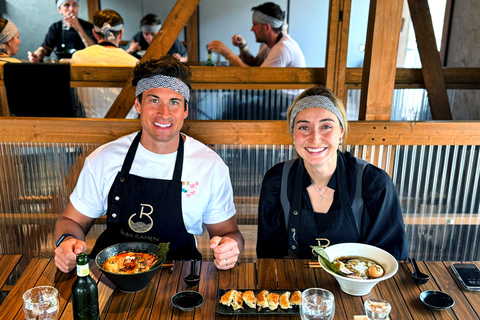 Ramen e gyoza profissionais com o Ramen Chef num restaurante!Aula de culinária de ramen e guioza em Tóquio