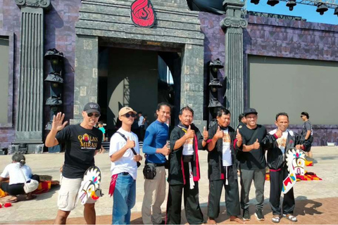 From Yogyakarta: 2 Days Reog Traditional Dance Guided Tour Reog Dance - Sharing Guided Tour