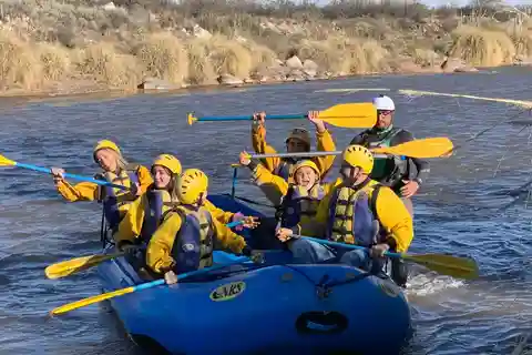 Mendoza: Adventure in the Uco Valley, rafting and huayquerias