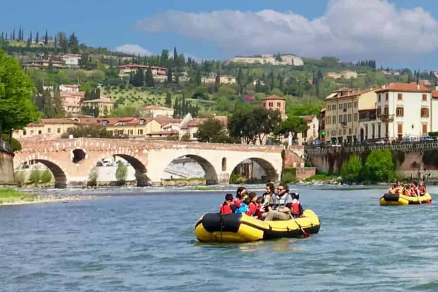 Verona: Rafting-Tour mit Guide auf der Etsch. Foto: GetYourGuide