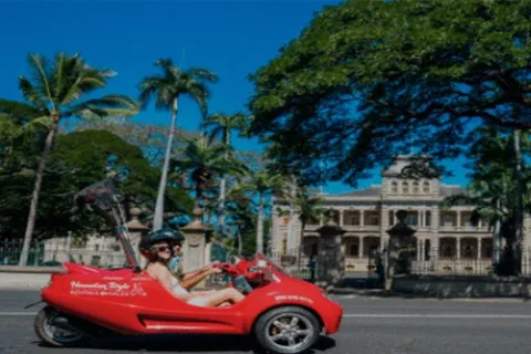 Uluniu Ave: Waikiki Scoot Coupe Noleggio Punchbowl Escursione di un giorno