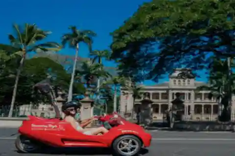 Uluniu Ave: Waikiki Scoot Coupe Rental Punchbowl Day Trip