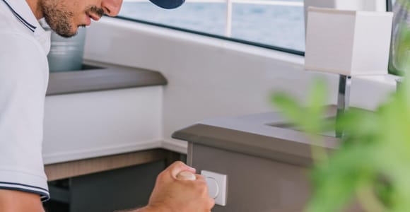 Barcelona: Private Catamaran Cruise with Cocktail Class