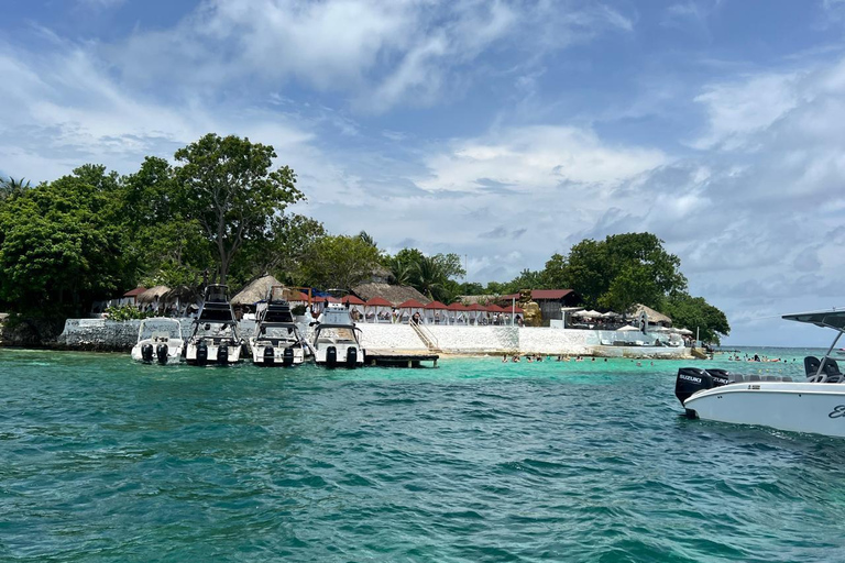 Cartagena: tour di un giorno intero in barca di lusso alle isole del Rosario