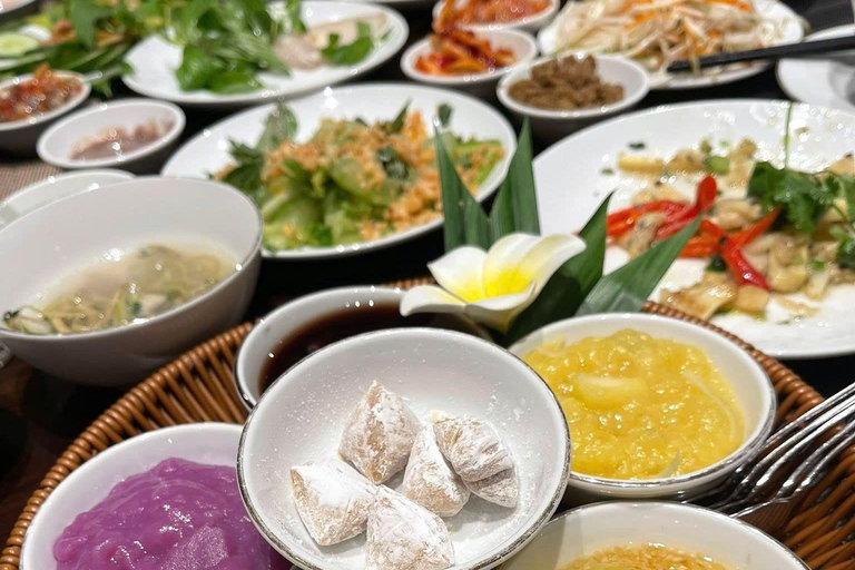 Hue: Night Street Food Tour by Cyclo with a Local Guide