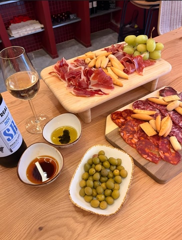 Seville: Local Wines, Cheeses & Charcuteries Tasting