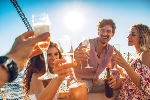 Albufeira: Experiencia de 2 horas de Vino y Puesta de Sol en el AlgarveAlbufeira: Tour en barco de 2 horas por el Algarve en busca del vino y la puesta de sol