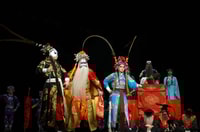 Sichuan opera show at JinJiang theater - Housity