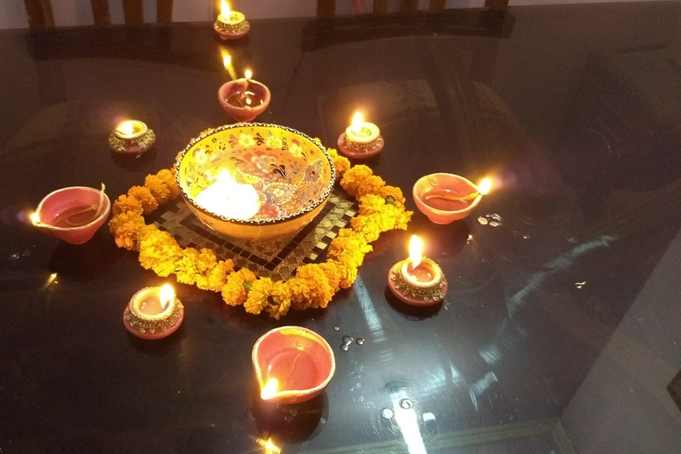Celebra Diwali, el festival de la luz, en una casa de Delhi