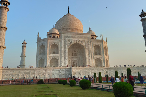 From Delhi: Agra and Varanasi 3-Day Tour with Train Tickets