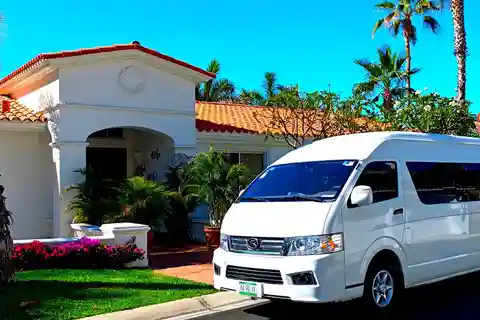 Los Cabos Airport: VIP Transportation to La Paz