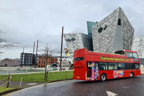 Belfast: Sightseeing Tour HOP ON HOP OFF from the City Hall