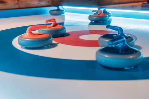 Try Street-curling in Top Bergen Activity Bar!