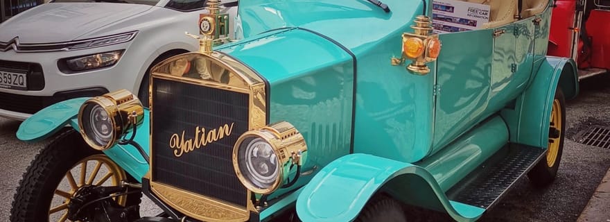 Visite de voitures anciennes