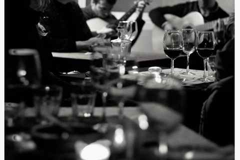 Vila Nova de Gaia: dinner at the only Traditional Fado House