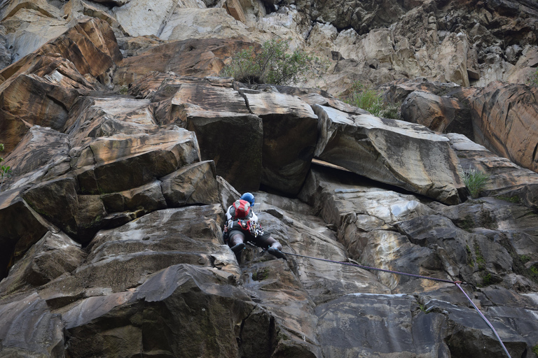 Hell's Gate e Lago Naivasha: tour in bicicletta, escursione e giro in barcaAvventura a Hell's Gate (da Nairobi)
