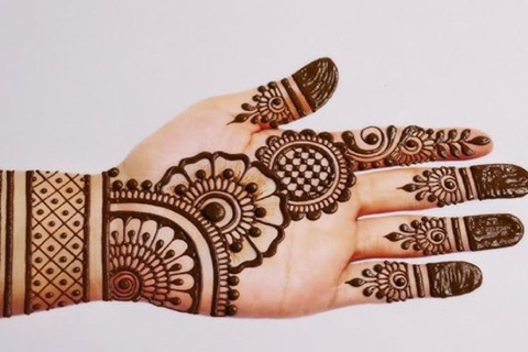 Benessere e cultura per donne: yoga, henné e cucina di Jaipur