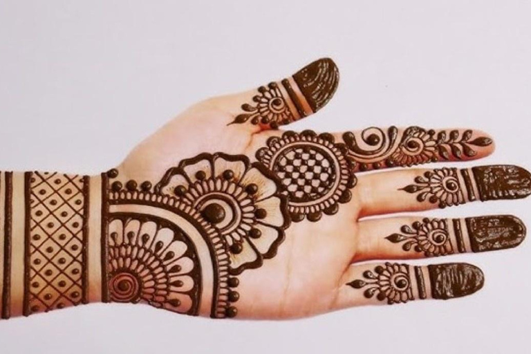 Benessere e cultura per donne: yoga, henné e cucina di Jaipur