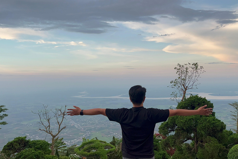 Visita a Montanha da Virgem Negra, Cu Chi, Cao Dai com guia LGBT