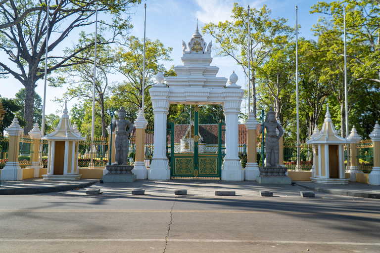 Siem Reap City Guided Tour by Tuk Tuk with Breakfast