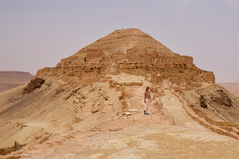 Guerre Stellari e tramonto nel deserto a Ksar Ghilane