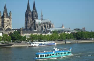 Tagesfahrt mit dem Schiff von Köln in das Siebengebirge (Königswinter)