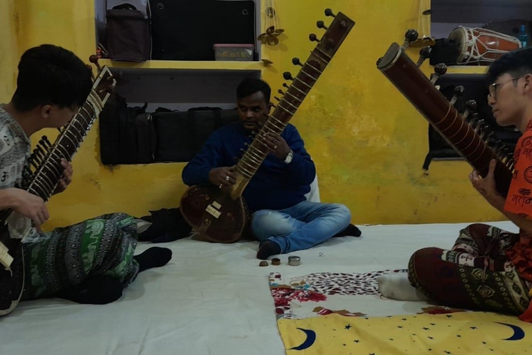 فاراناسي: دروس موسيقية على السيتار والطبلة والهارمونيوم