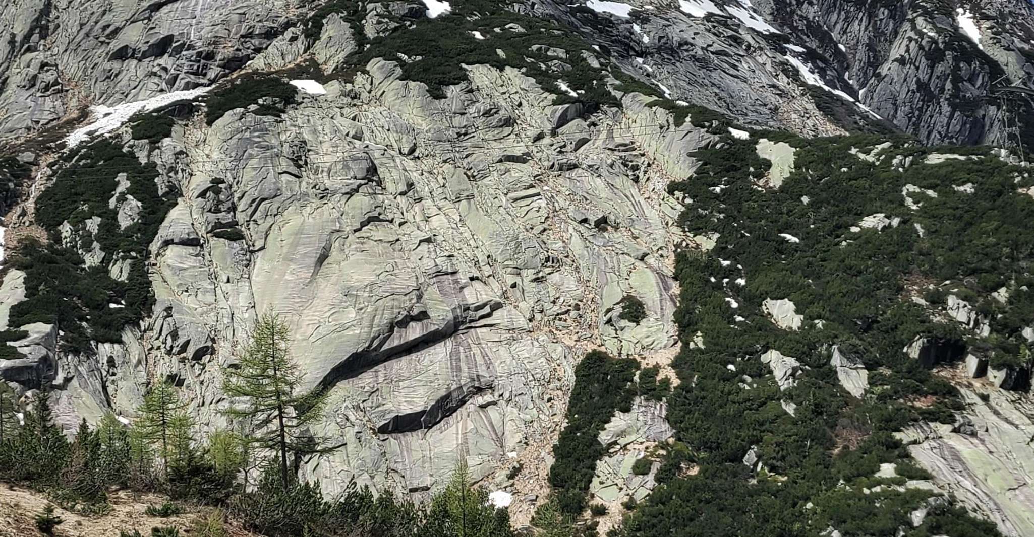 Suitetrails - Zermatt. 2 days hiking sleeping on mountain hut