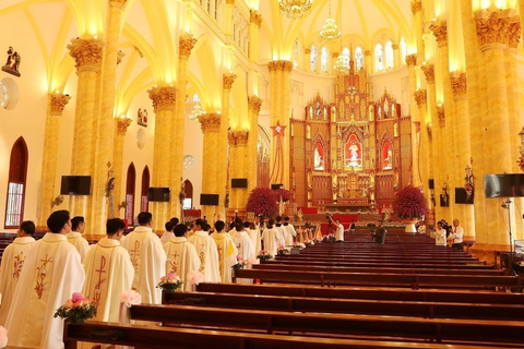Hanoi: Vietnam Biggest Church or Trang An, Mua Cave & Hoa Lu Hanoi: Ninh Binh, Hoa Lu, Trang An, Mua Cave, Buffet & Cycle