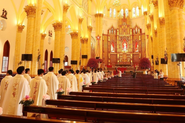 Hanoi: Vietnam Biggest Church or Trang An, Mua Cave & Hoa Lu Hanoi: Ninh Binh, Hoa Lu, Trang An, Mua Cave, Buffet & Cycle