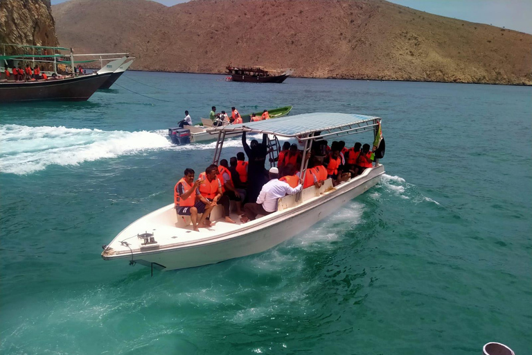 Da Sharjah/Dubai: Escursione di un giorno a Dibba e Musandam e crociera in Dhow