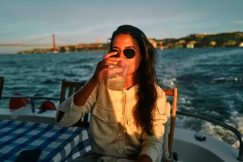 Lissabon: Mojito zeilen bij zonsondergang op een catamaran