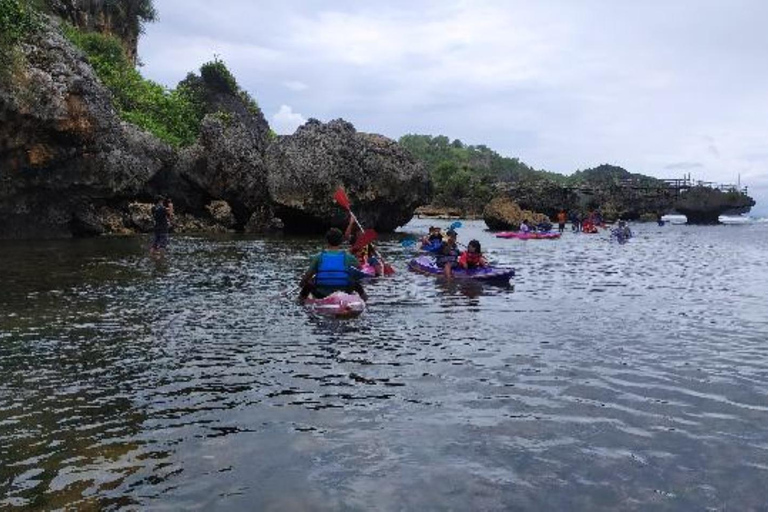 Yogyakarta: Alba a Magunan e tour in canoa alla spiaggia di DriniYogyakarta: alba a Magunan e tour in canoa sulla spiaggia di Drini