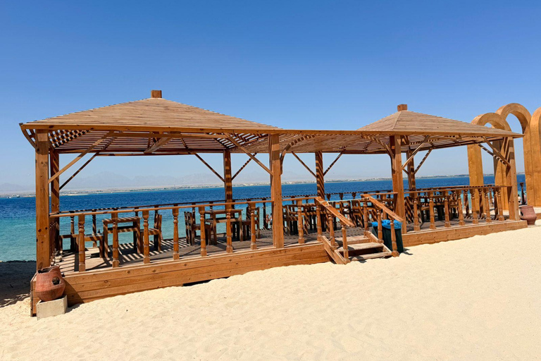 Hurghada: Private Speedboat to Magawish Island 8-hour Private Speedboat With Lunch