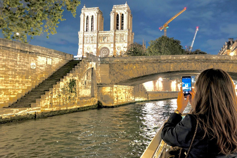 Paris: Illuminated Seine Night Cruise from the Eiffel Tower Paris: Illuminated Seine River Night Cruise & Free Postcard