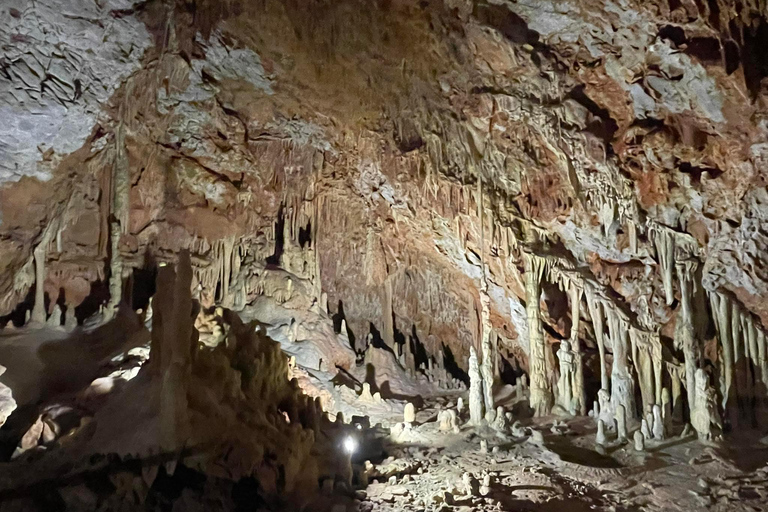 De Atenas: Tour particular de um dia em Mani com as cavernas de Diros