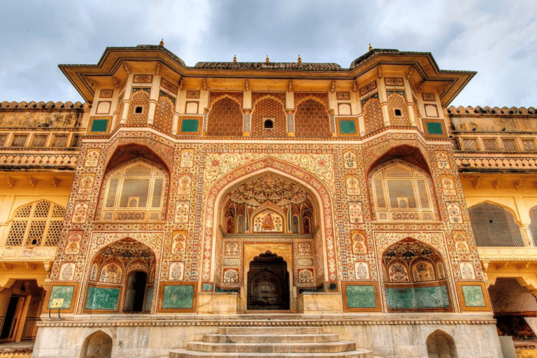 Depuis Delhi : excursion d'une journée à Jaipur avec transfertVoiture avec chauffeur, guide, billets d'entrée aux monuments et déjeuner