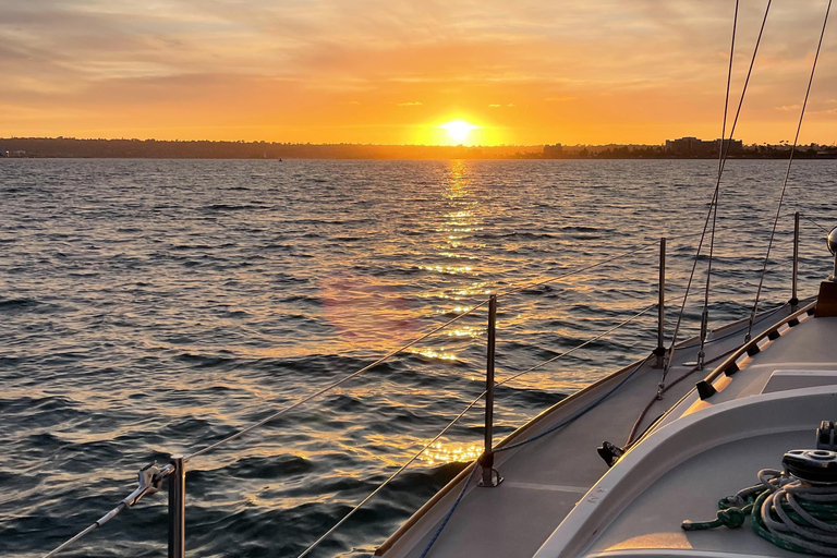 San Diego: Sunset Sailing Tour with Wildlife Watching