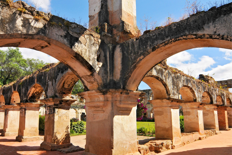 Guatemala-Stadt: Gemeinsame Hin- und Rückfahrt nach Antigua - am selben TagGuatemala-Stadt nach Antigua (Endet in La Aurora Airport)