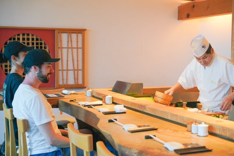 Ruta gastronómica nocturna vegana moderna en TokioCurso de Sushi de Marisco
