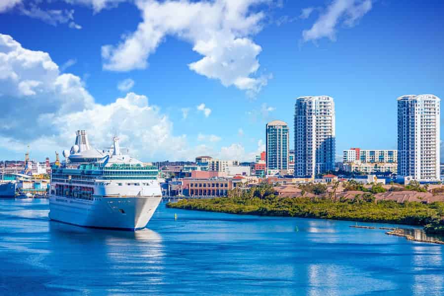 Yokohama Hafen: Private anpassbare Tour mit Transfer. Foto: GetYourGuide Yokohama Hafen: Private anpassbare Tour mit Transfer. Foto: GetYourGuide