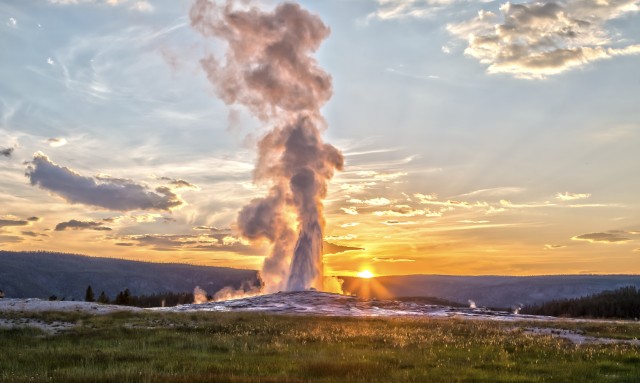 Visit Yellowstone Private Guided Tour in Yellowstone National Park