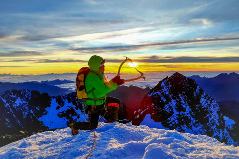 Bolivia, Climb the Huayna Potosí mountain 6,088 m Climbing Huayna Potosí