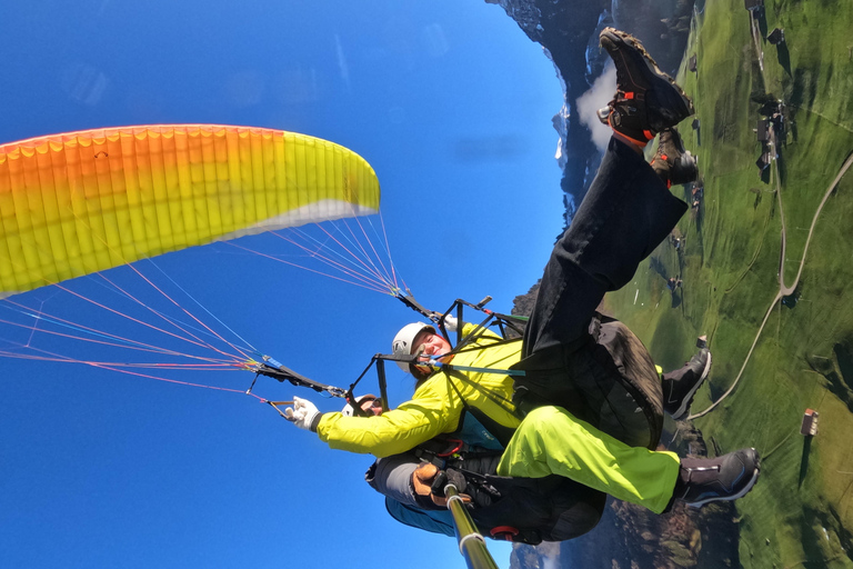 Tandem Paragliding Flight in LUCERNE / Professional – Safe – Executive Lucerne: Paragliding over Lake Lucerne in the Swiss Alps