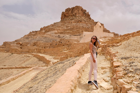 Guerre Stellari e tramonto nel deserto a Ksar Ghilane