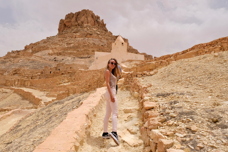 Guerre Stellari e tramonto nel deserto a Ksar Ghilane